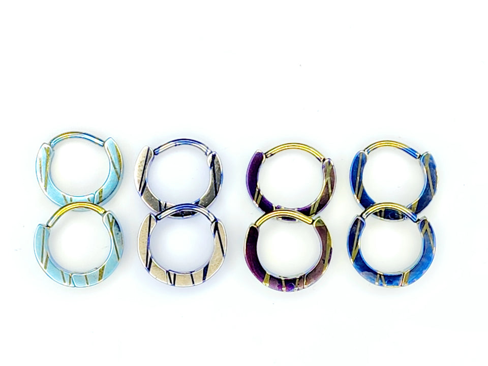 Patterned titanium clicker rings in assorted anodized colours