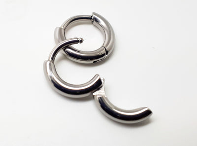 Rounded titanium clickers shown open and closed