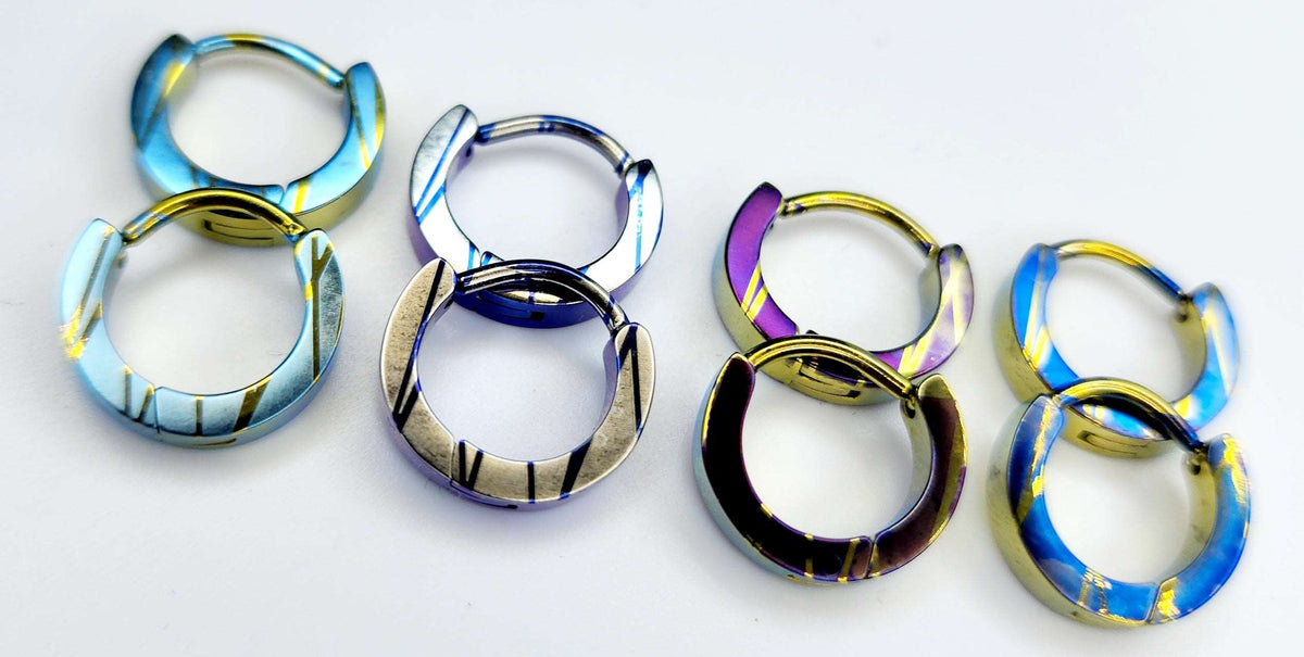 Elevated 80s titanium clickers with linear patterns in assorted colours