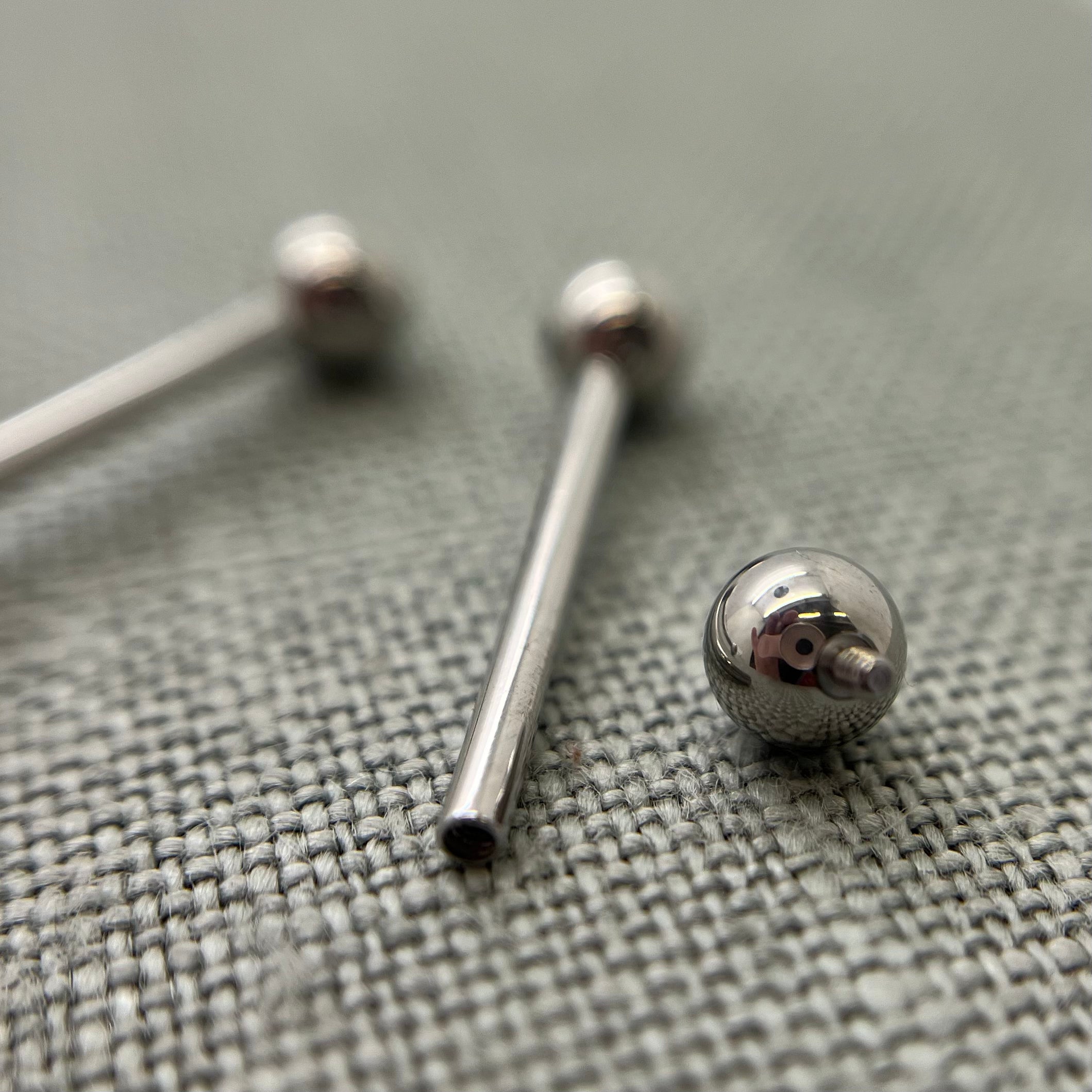 Stainless steel straight barbells with one threaded bead removed