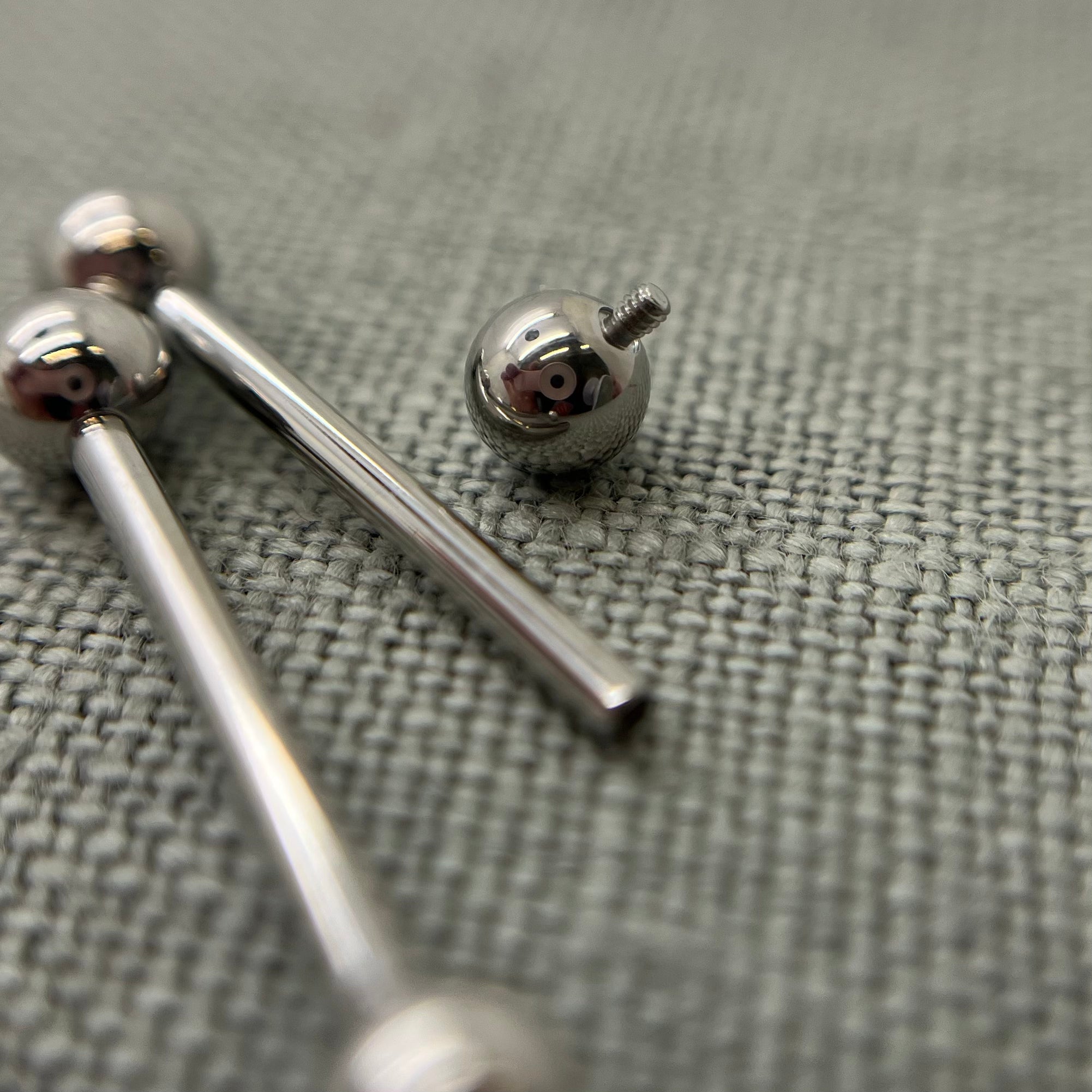 Stainless steel straight barbells with one threaded bead removed
