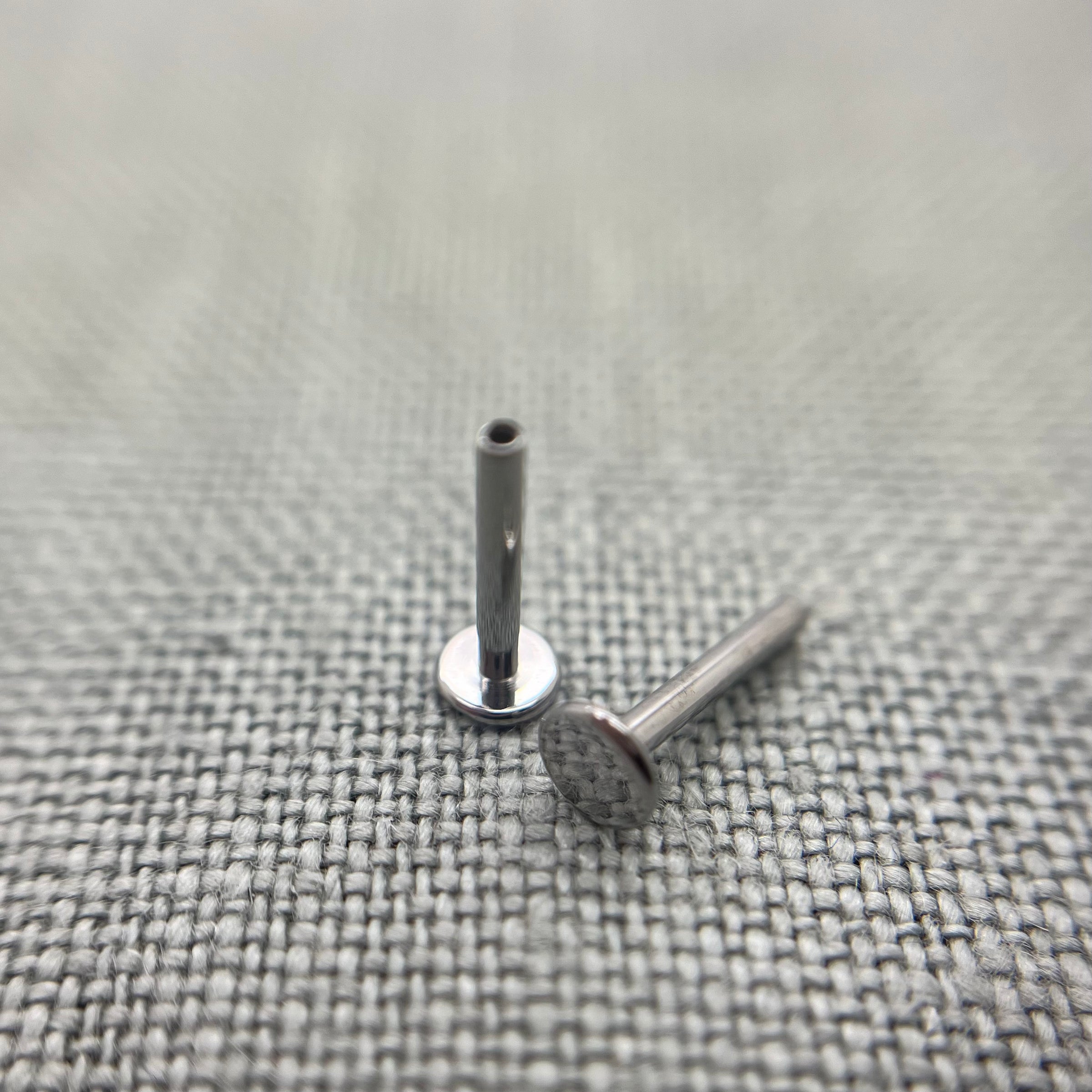 Stainless steel flat-back labret posts without jewelry ends