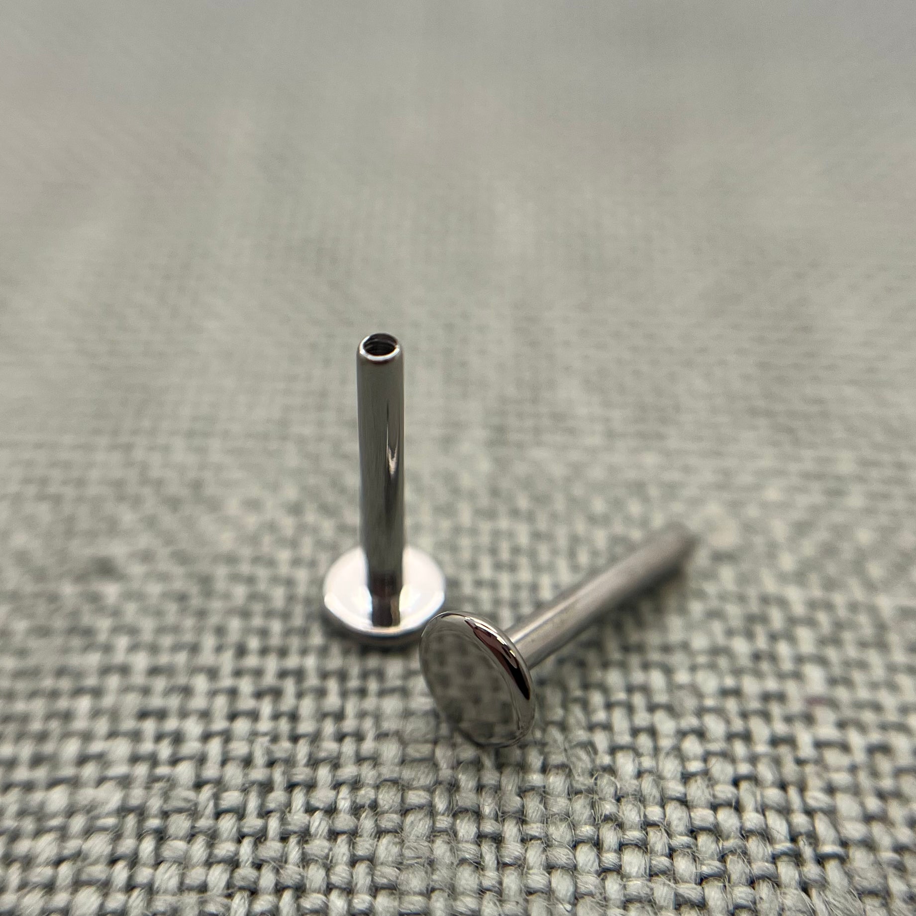 Stainless steel flat-back labret posts without jewelry ends