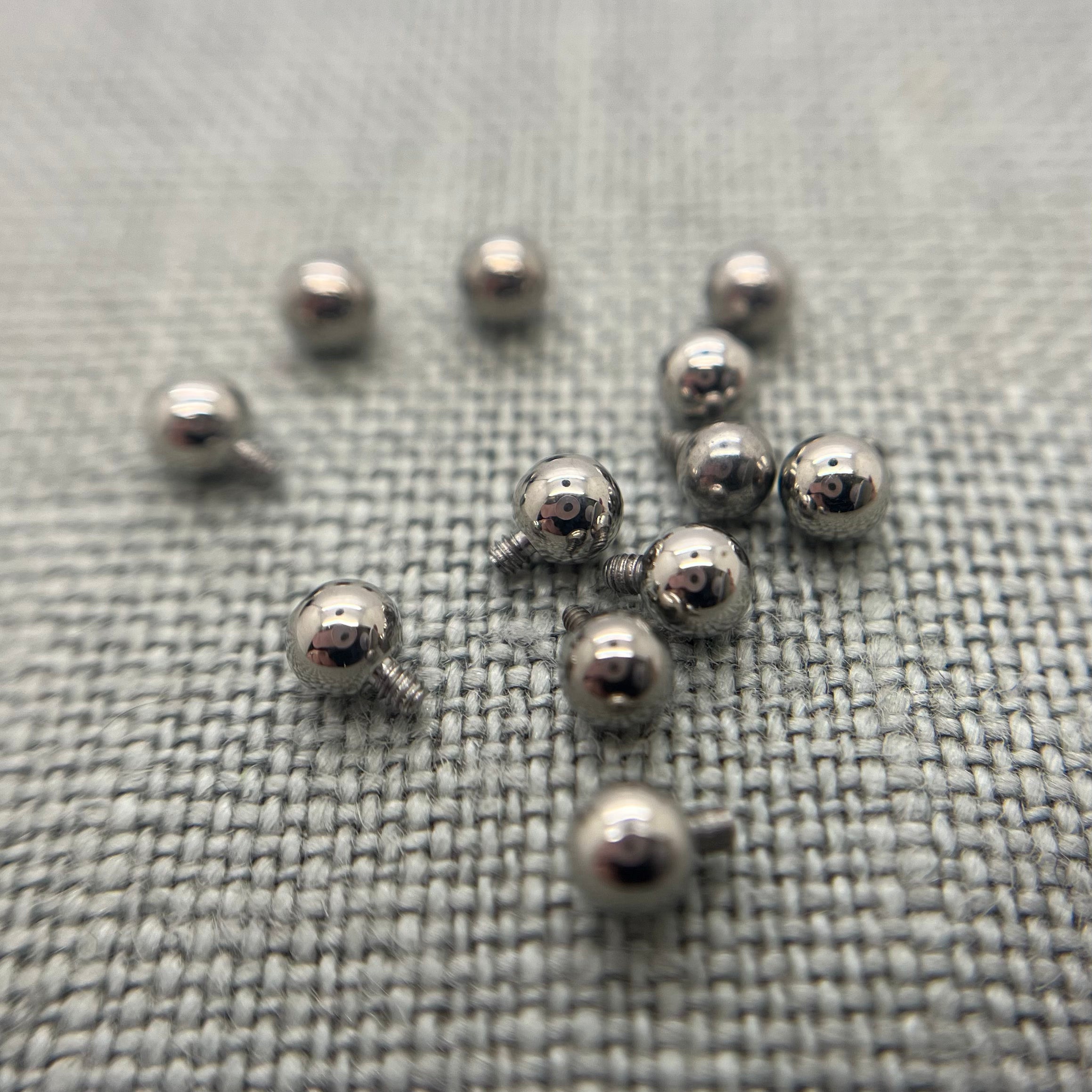 Polished stainless steel threaded replacement beads