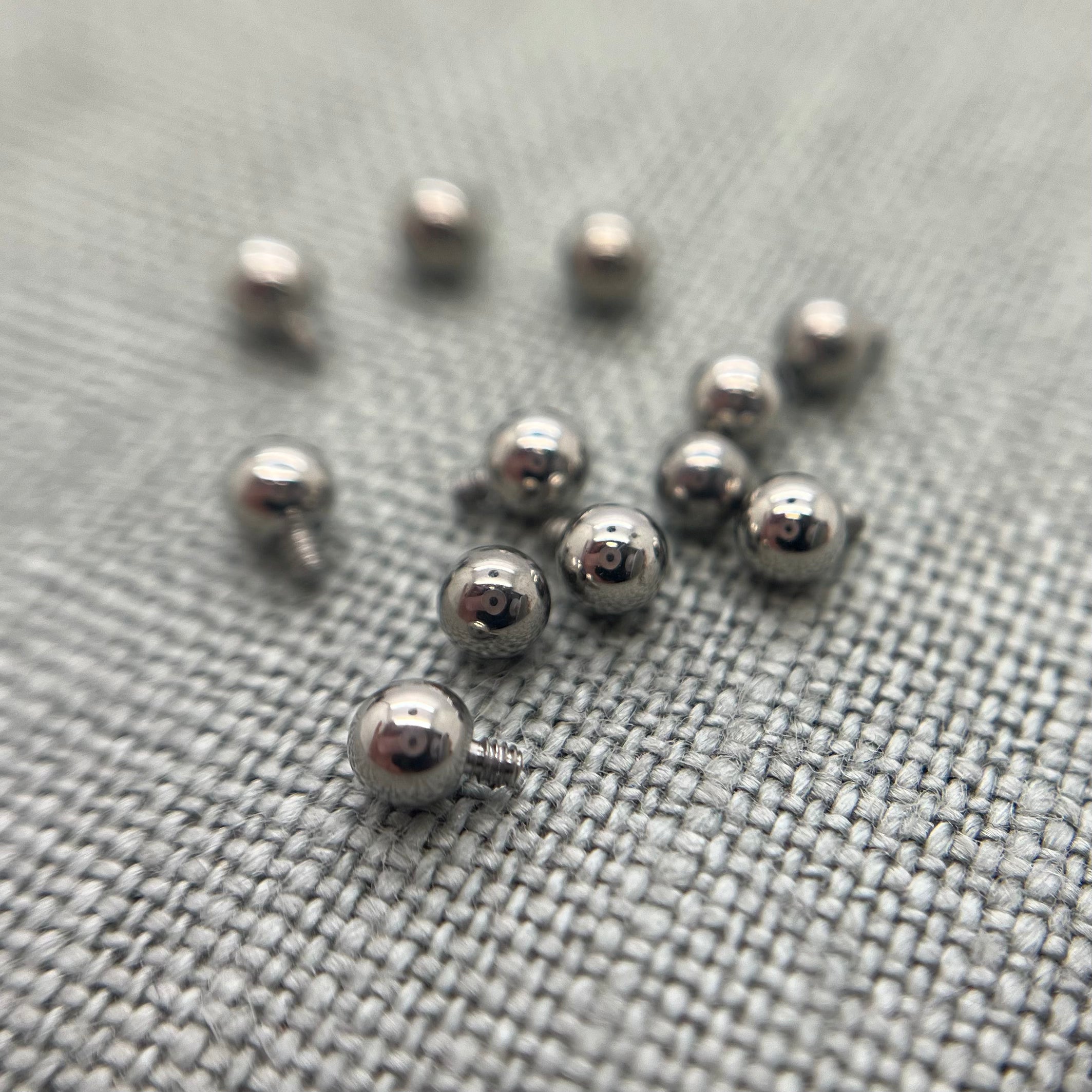 Polished stainless steel threaded replacement beads