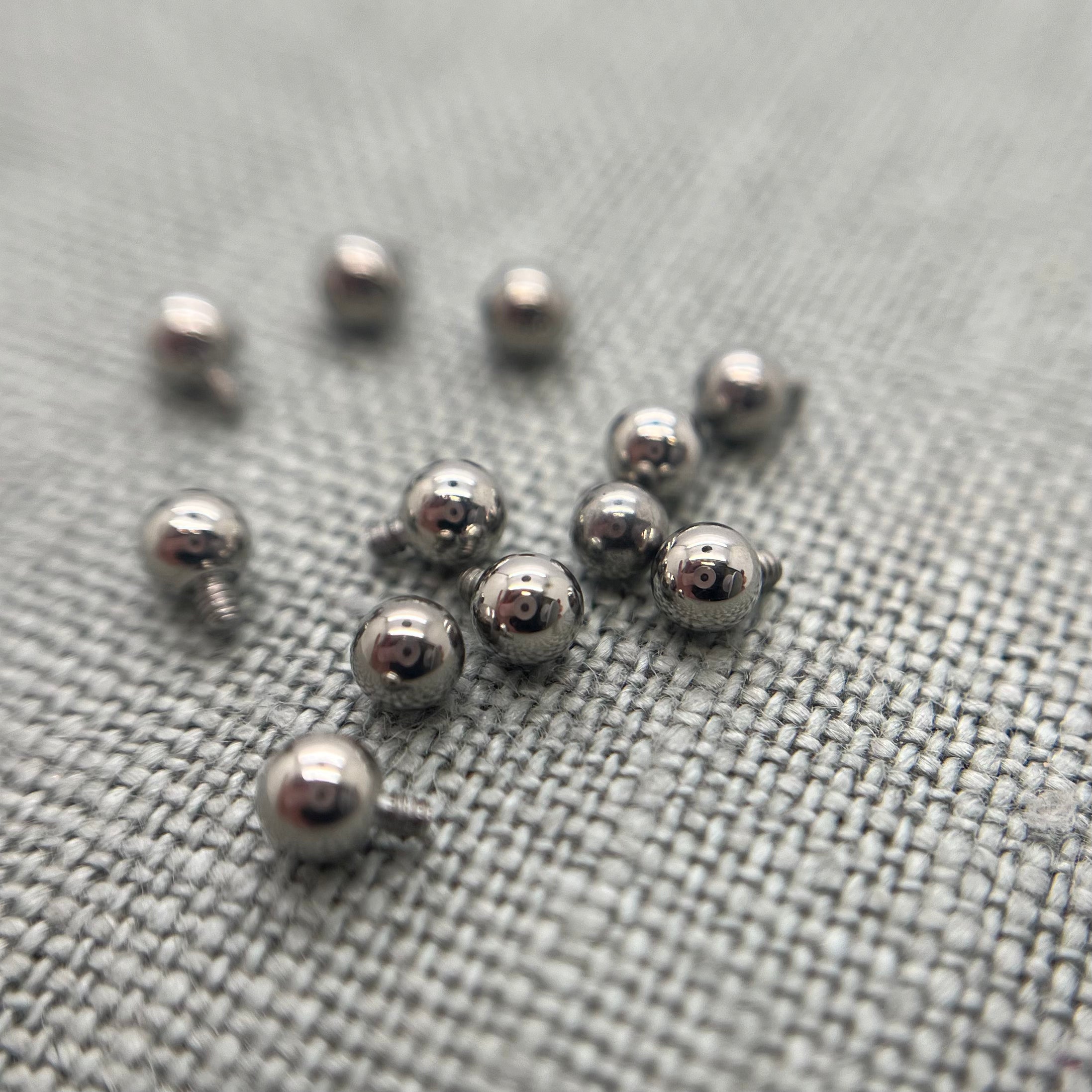Polished stainless steel threaded replacement beads