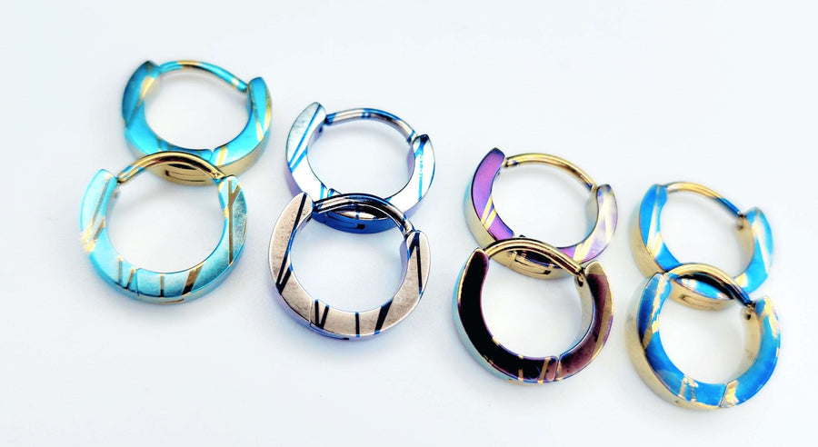 Elevated 80s titanium clickers with linear patterns in assorted colours