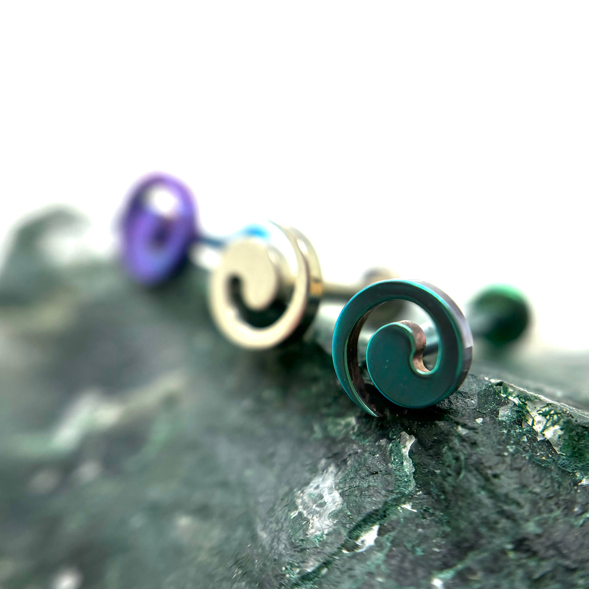 Spiral-shaped titanium jewelry ends in assorted anodized colours
