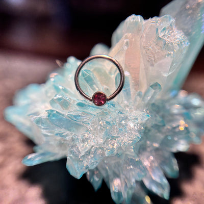 Titanium fixed-bead ring with a pink bead on blue crystal