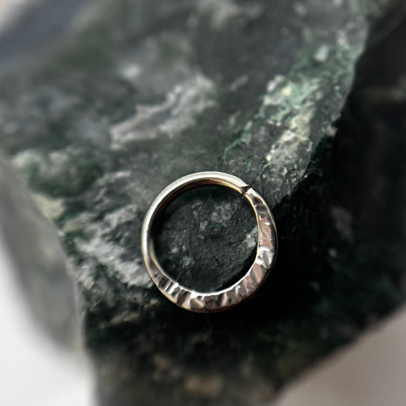 *NEW * Niobium seam ring with texture -size 16h 5/16-7