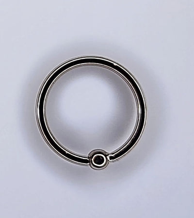 White gold fixed-bead seam ring