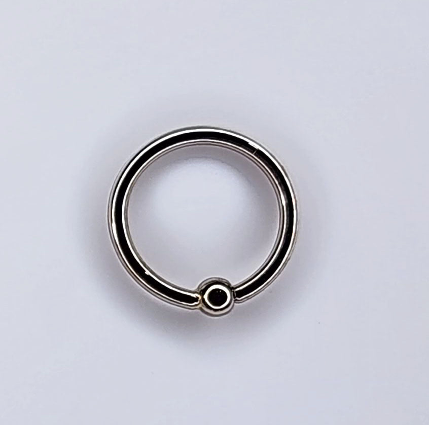 White gold fixed-bead seam ring