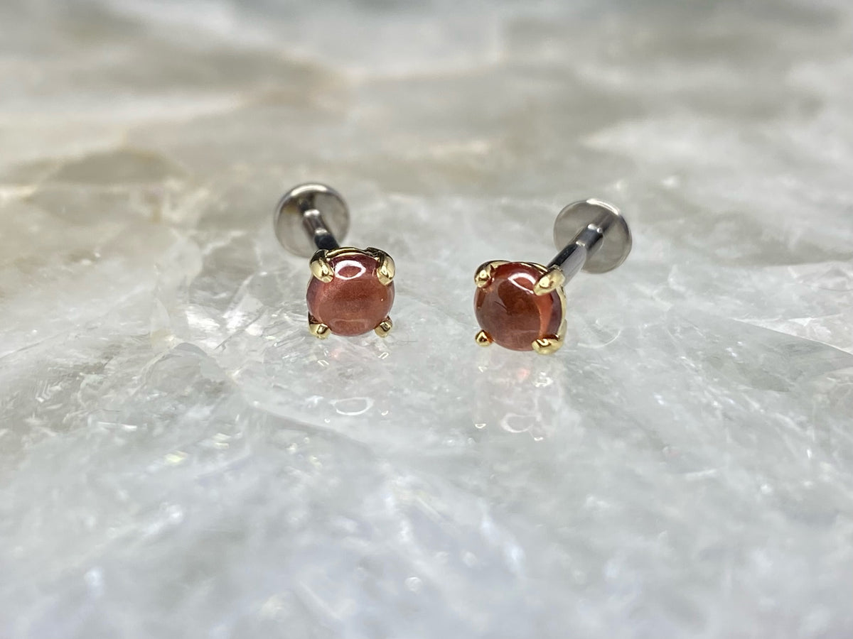 Garnet cabochon jewelry ends in yellow gold on flat-back posts