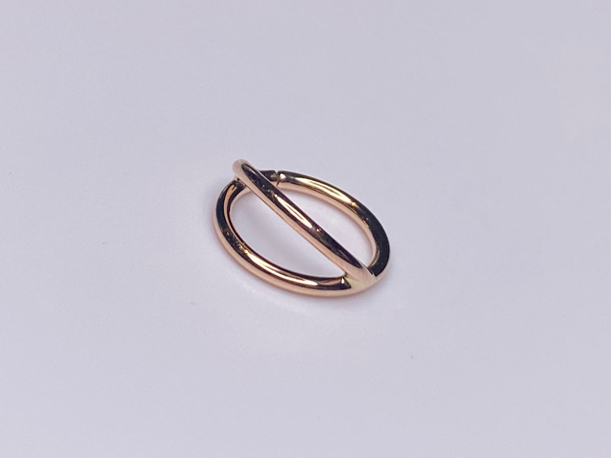 Rose gold split seam ring with a double-loop shape