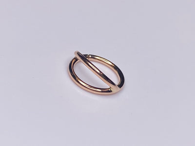 Rose gold split seam ring with a double-loop shape