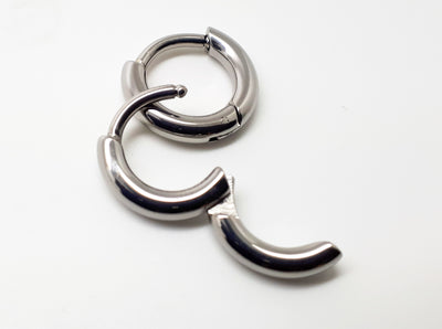 Rounded titanium clickers shown open and closed
