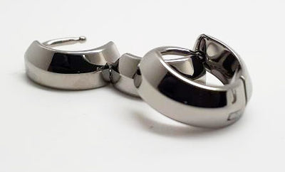 Two polished tapered titanium clicker rings