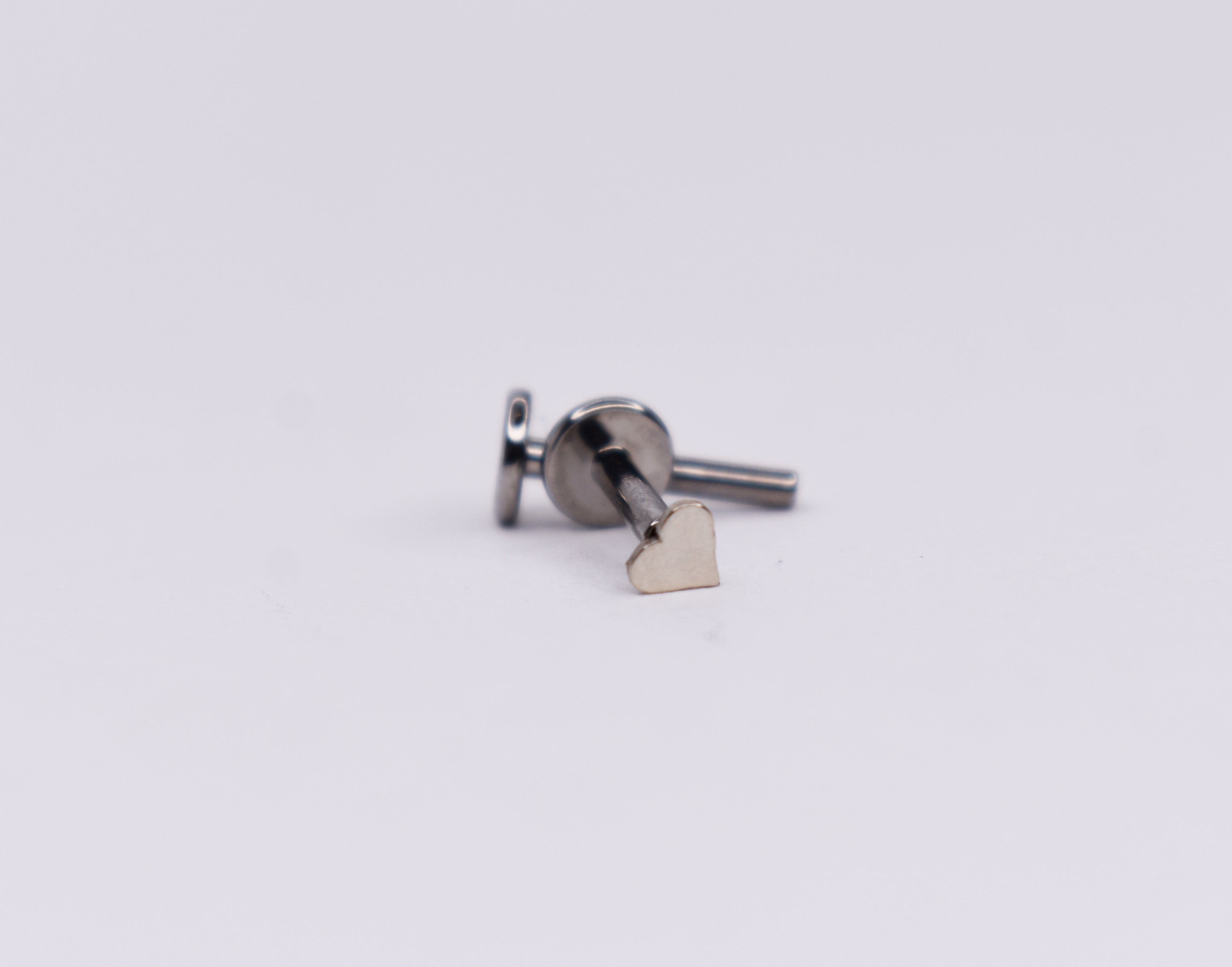 Solid 14kt Yellow gold Heart threadless top. Titanium threadless labret 4mm disc.