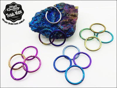 Anodized titanium segment rings arranged around a colourful stone